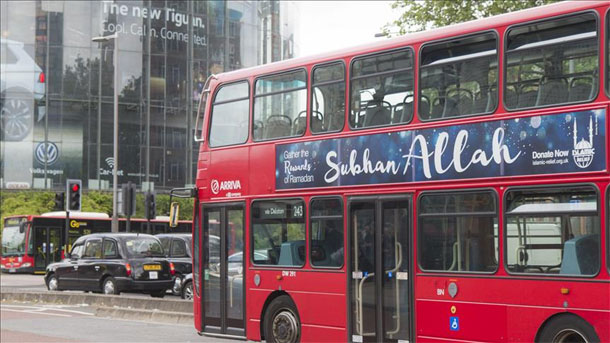 صور : '' سبحان الله '' تزين حافلات لندن خلال رمضان