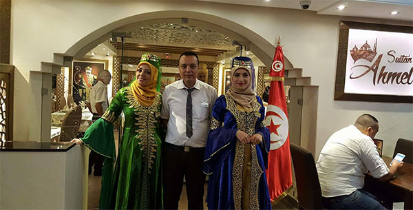 بعد شائعات ''شاورما القطط'': مطعم السلطان أحمد يرد بمجموعة من الصور