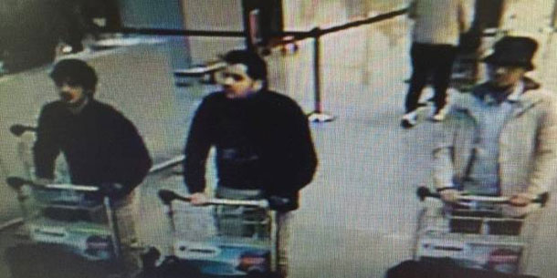 Attentats de Bruxelles: la photo des suspects à l'aéroport
