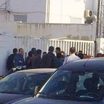 En direct de Sfax : Des syndicalistes essayent de casser les portes d’une entreprise de textile