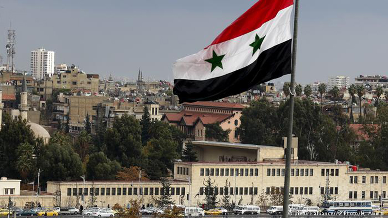 بعد الضربات: سوريون يحتشدون بأكبر ميادين دمشق