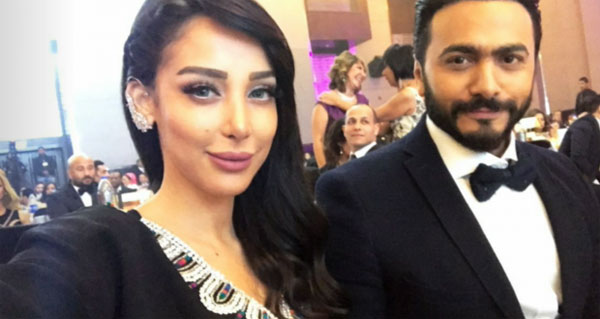 بالفيديو: تامر حسني يعتذر من زوجته بسمة بوسل مباشرةً على الهواء.. فما السبب؟