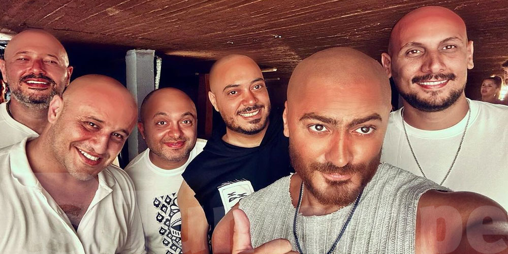 تامر حسني يتخلّى عن شعره