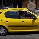 Un chauffeur de taxi détourne et braque deux Brésiliennes
