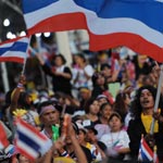 Thaïlande : L’armée appelle au calme, la première ministre déserte Bangkok