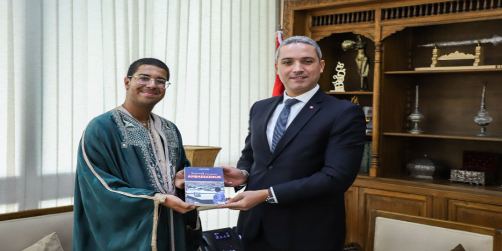 وزير السياحة يلتقي النابغة التونسي الشاب أمير الفهري