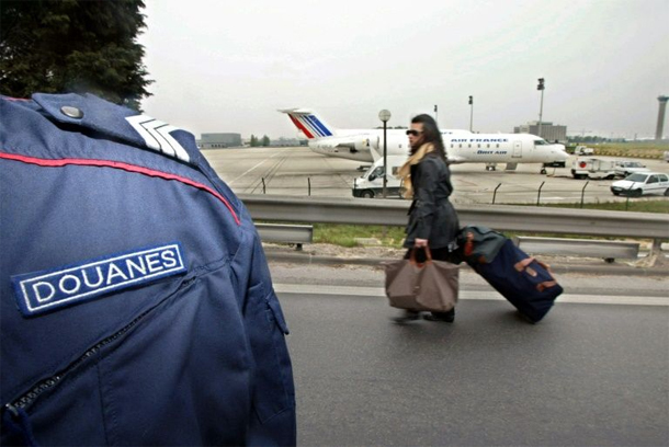 France : Une vingtaine de touristes dévalisés près de l'aéroport de Roissy