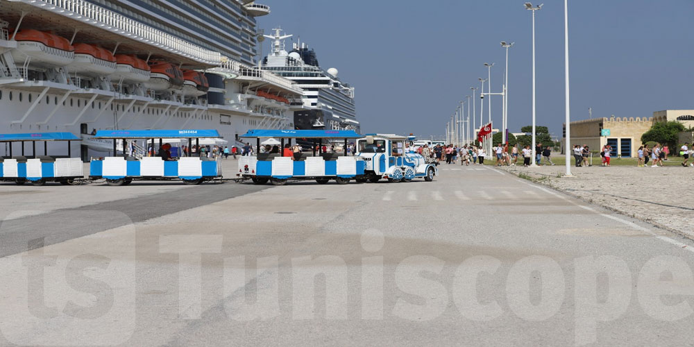 touristes-120625-v1.jpg