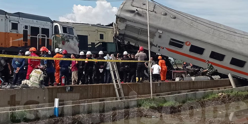 تصادم دموي في إندونيسيا: قتلى وعشرات الجرحى في لحظات رعب