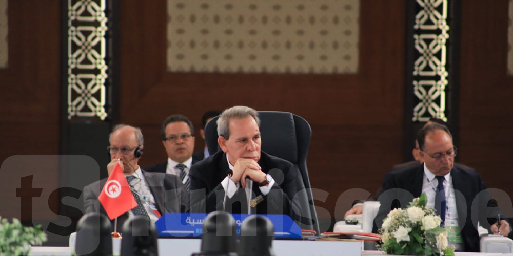 رئيس الحكومة يعود إلى تونس بعد مشاركته في منتدى الهجرة عبر المتوسط