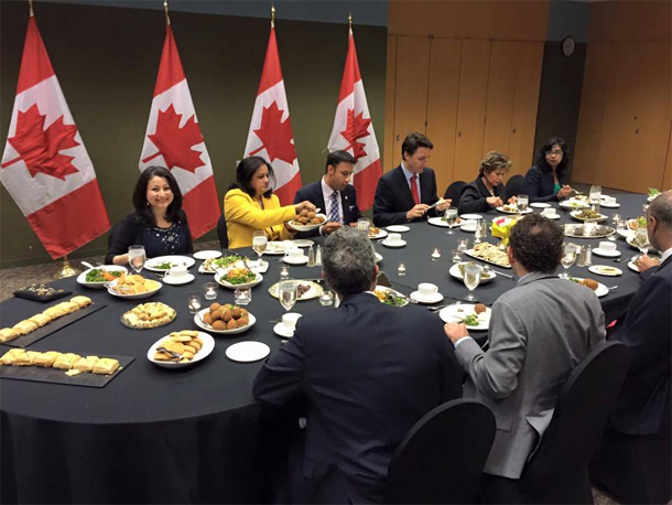 Le premier ministre canadien rompt le jeûne avec les députés arabes