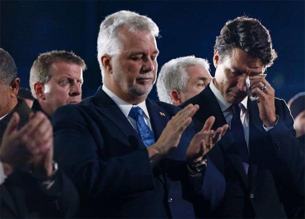 Photo du jour : Justin Trudeau en pleurs à la cérémonie de funérailles des victimes de l’attentat du Québec