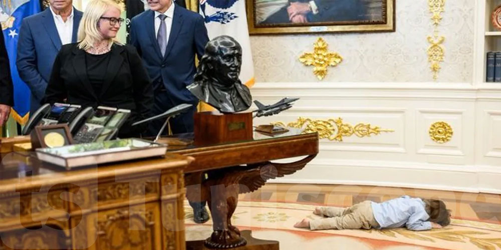 طفل يخطف الأنظار بالمكتب البيضاوي أثناء خطاب ترامب: ما القصة؟