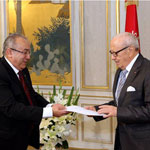 Message du président Bouteflika au président Caied Essebsi: Volonté des deux pays à vaincre le terrorisme