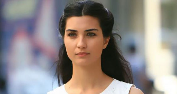 بعد فضح علاقتها برجل أعمال شهير: هروب توبا بويوكستون من تركيا