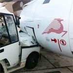 Accident entre un véhicule et un avion Tunisair stationné en France