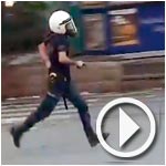 En vidéo : un policier turc tire sur un manifestant et s'enfuit en courant