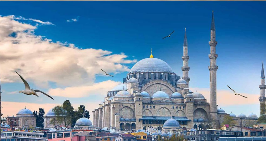 نحو 43 مليون سائح زاروا تركيا في 11 شهراً