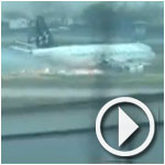 بالفيديو : طائرة تركية تهبط اضطراريا في اسطنبول بعد اندلاع حريق في محركها