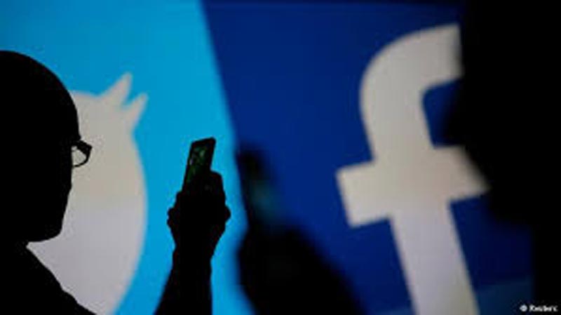 العالم ''يفقد الثقة'' في فيسبوك وتويتر