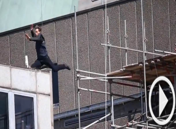 بالفيديو: الممثل توم كروز يسقط من أعلى المبنى خلال التصوير