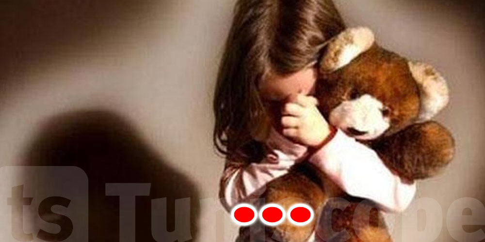 Une fillette enchaînée avec une chaîne en fer et enfermée pendant un mois par son père