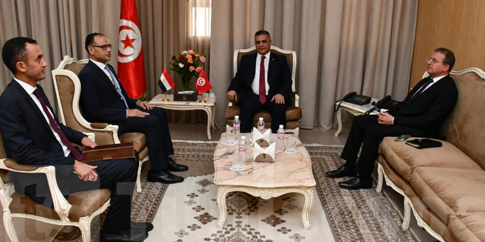 لقاء يجمع وزير الداخلية خالد النوري بسفيرمصر بتونس
