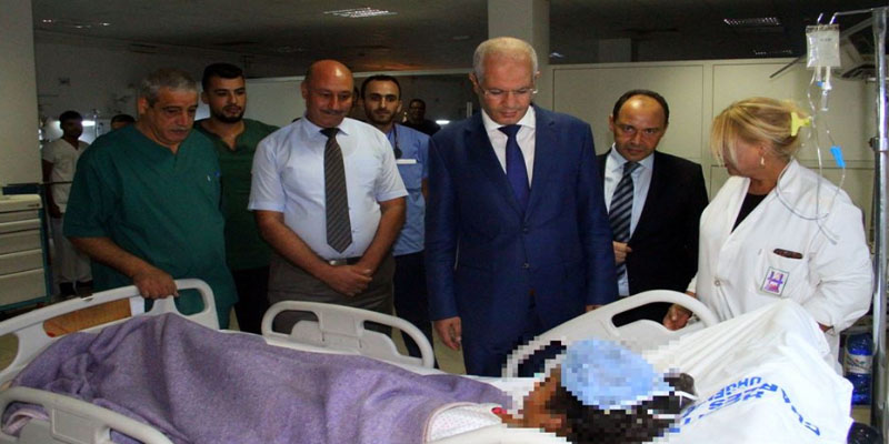 وزير الصحة يزور الفتاة ضحية جريمة قبلاط