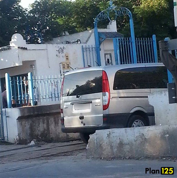 En Photo : Il stationne sur les rails du TGM…