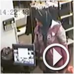En vidéo : Une femme filmée en flagrant délit de vol de sac