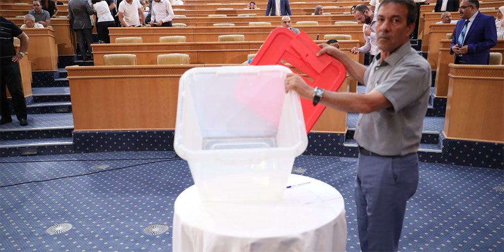 إنطلاق التصويت لسحب الثقة من رئيس مجلس نواب الشعب