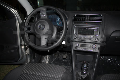vw-polo-sedan-310713-17.jpg
