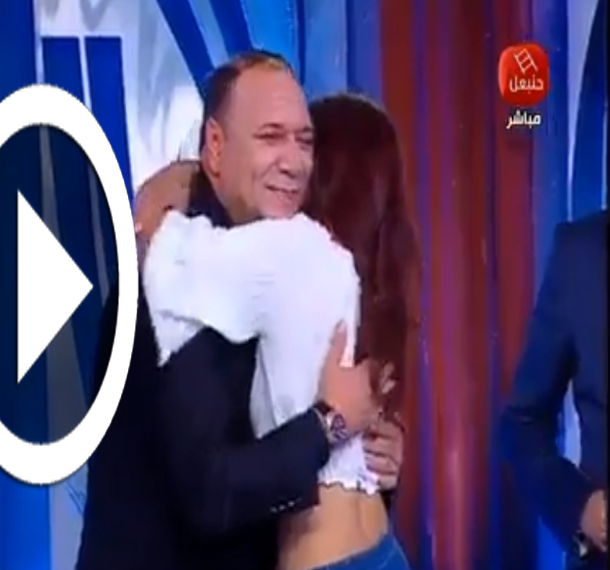  بالفيديو: فتاة تقتحم بلاتو منوعة الأحد على قناة حنبعل لتقبِل وليد التونسي ثم تفقد الوعي