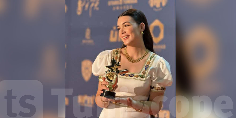 وردة العمري: فازت بجائزة أفضل صانعة محتوى لسنة 2025!