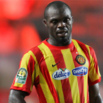 Yannick Ndjeng pris en photo à son insu sur la table d’opération, quand la passion du foot l’emporte sur l’éthique….